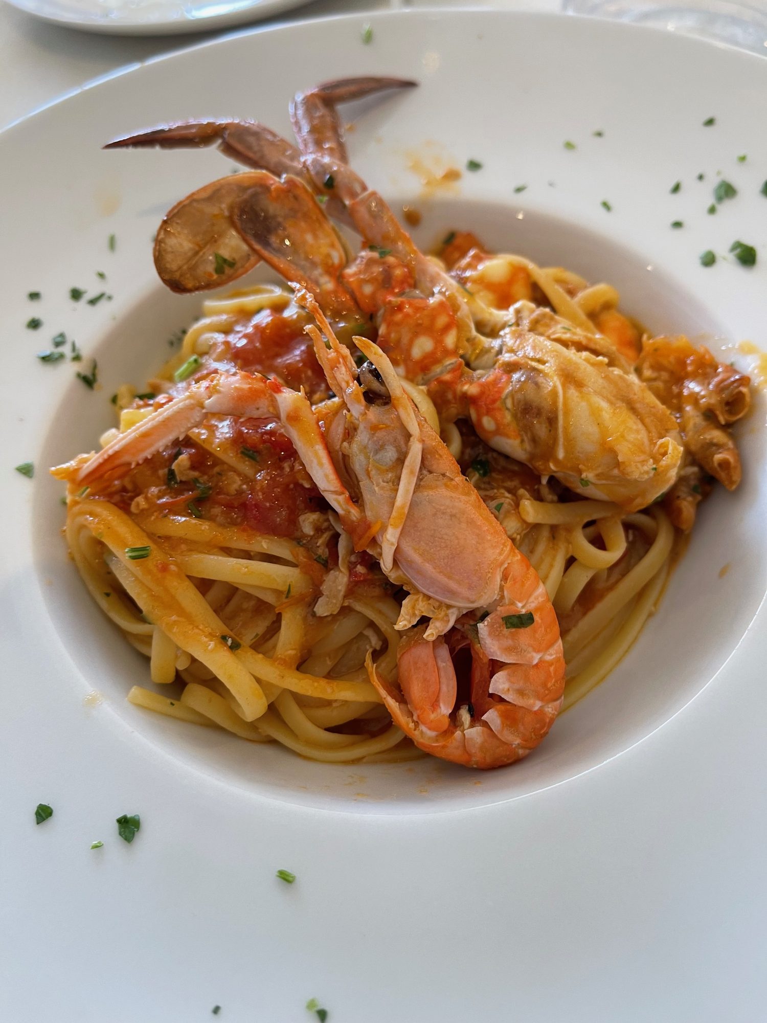 Linguine aux scampi, découverts au Radici Bazzarelli Ristorante